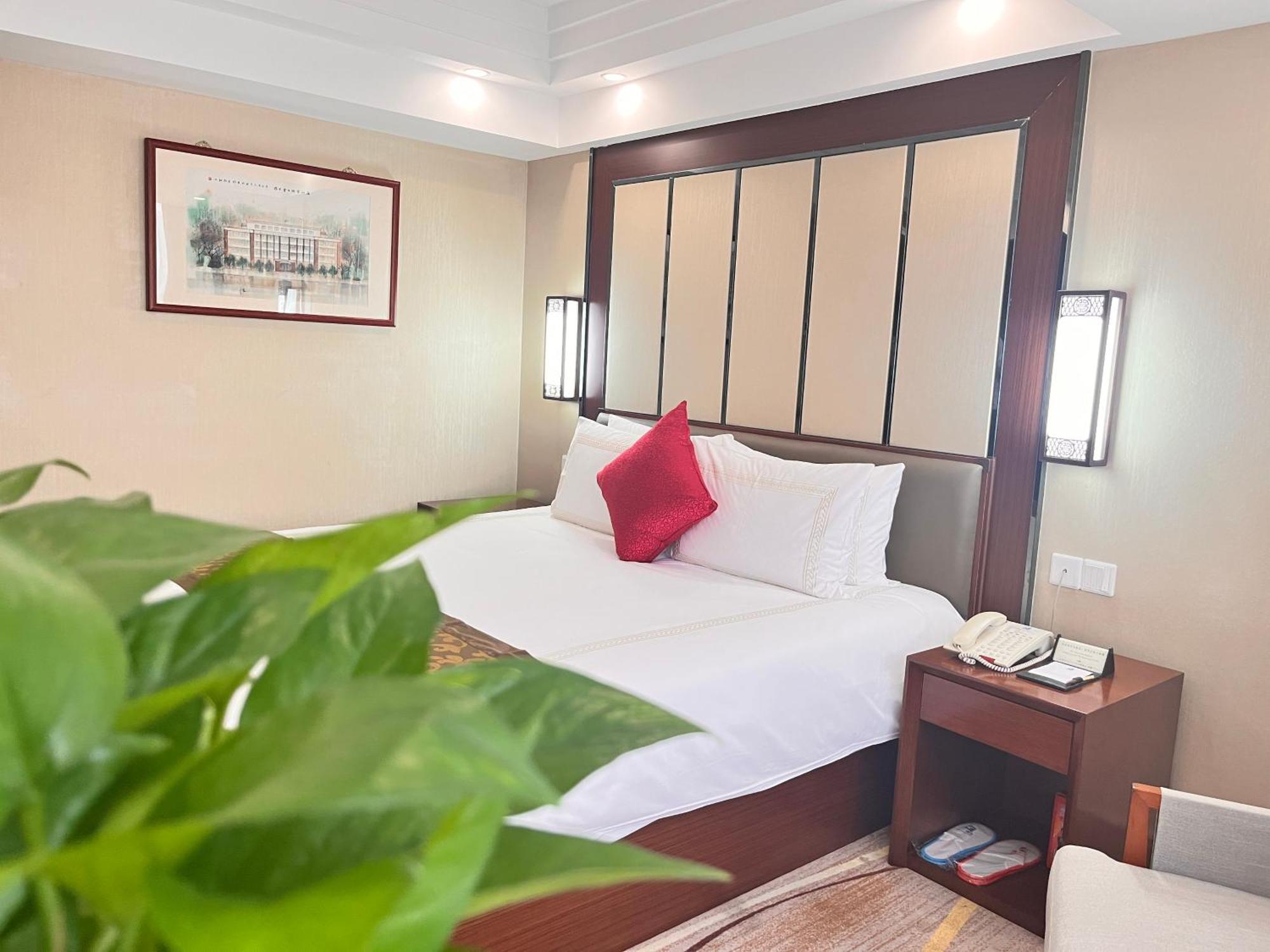 Skyline Plaza Hotel Kanton Exterior foto