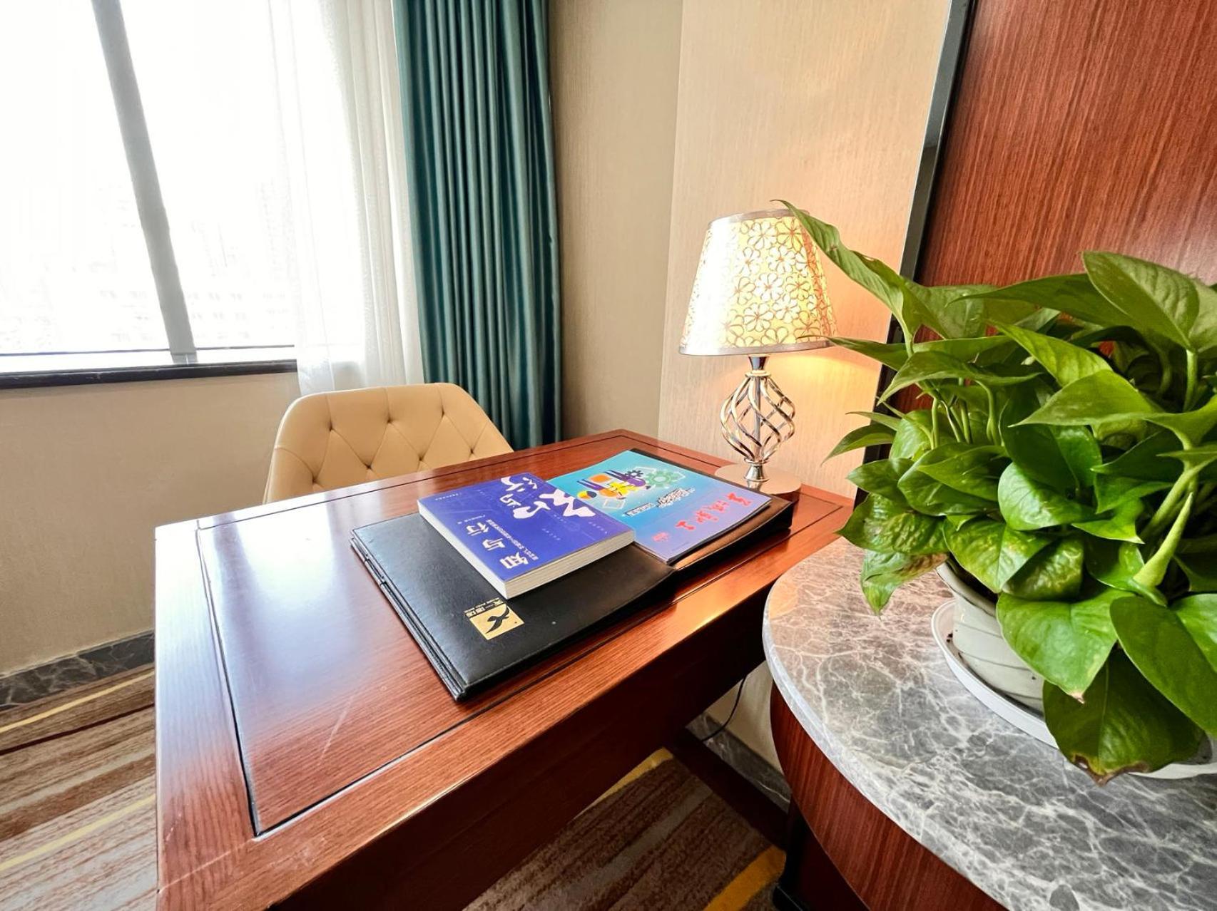 Skyline Plaza Hotel Kanton Exterior foto
